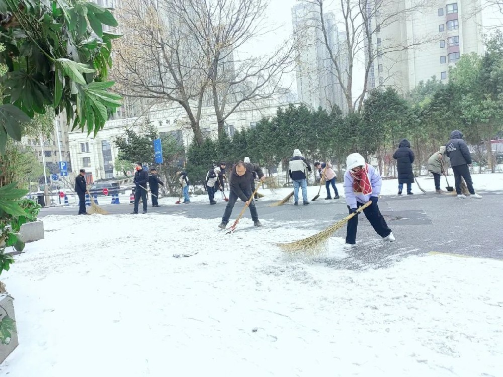 除雪(xuě)破冰，合肥海(hǎi)洋世界保障遊客安全出遊！