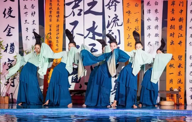 天氣很(hěn)哇“曬”，美(měi)顔不(bù)懼曬！暑期正确打開(kāi)地(dì)→